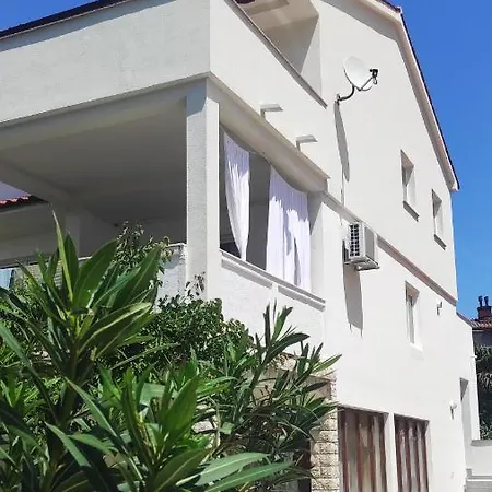 Guest house Tina 3*